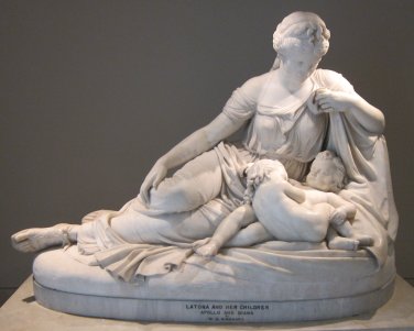 Léto et ses enfants Apollon et Diane, par William Henry Rinehart (1874)
